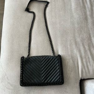 Aldo Chain Crossbody
As pictured chain handle can be worn at various lengths